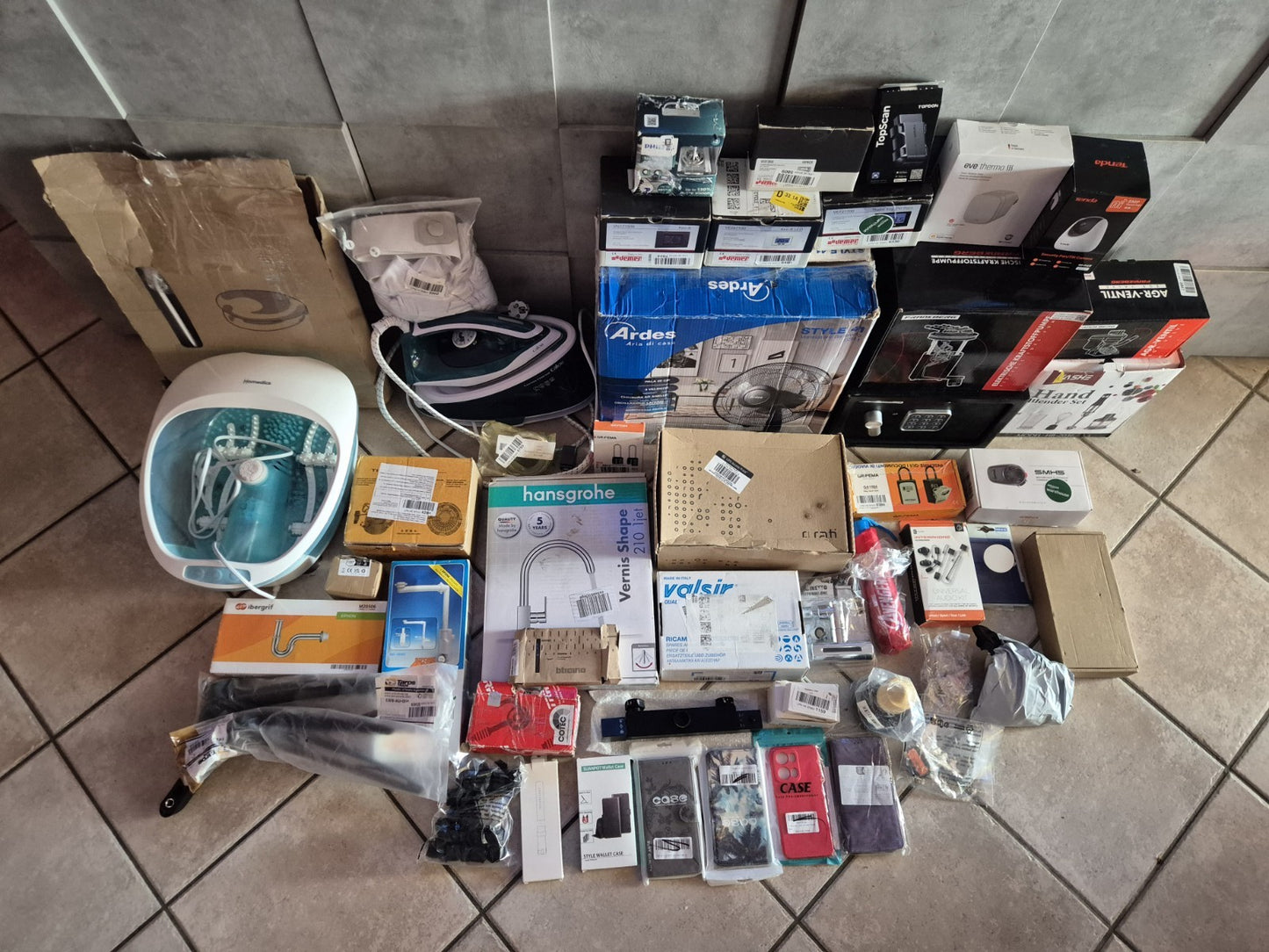 Stock Di Resi E Prodotti Difettosi Per Ricambi E Riparazioni, 52 Articoli