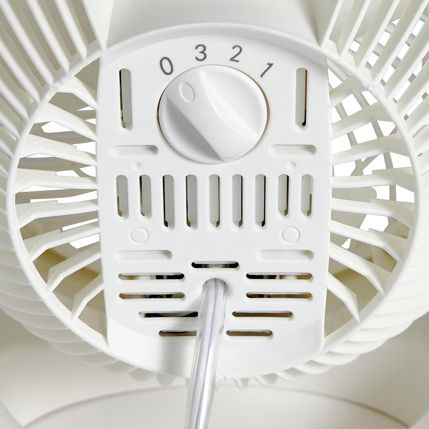 Amazon Basics Ventilatore da tavolo portatile 18 cm silenzioso, inclinabile