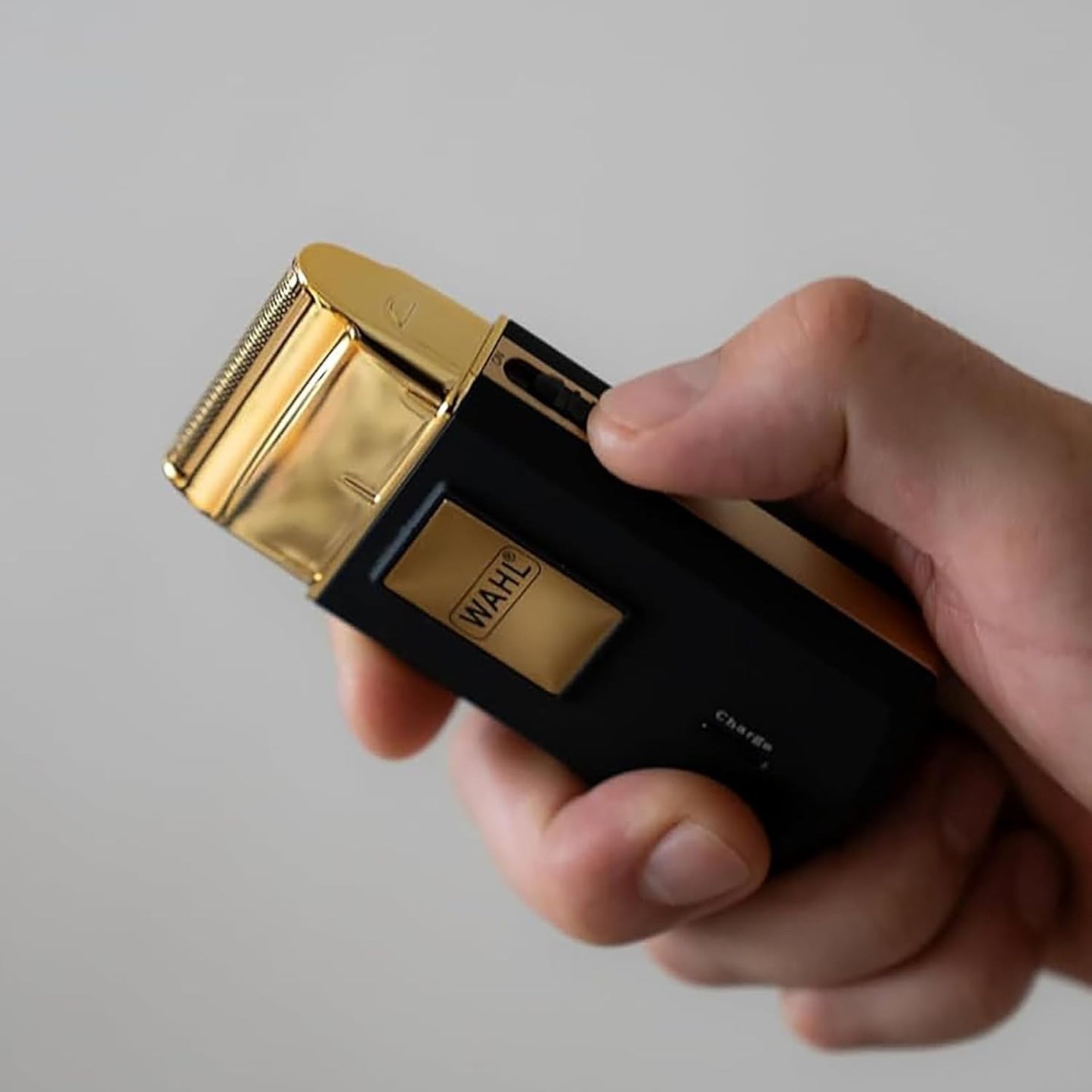 Wahl Travel Shaver Gold Edition Rasoio elettrico cordless e ricaricabile per uom