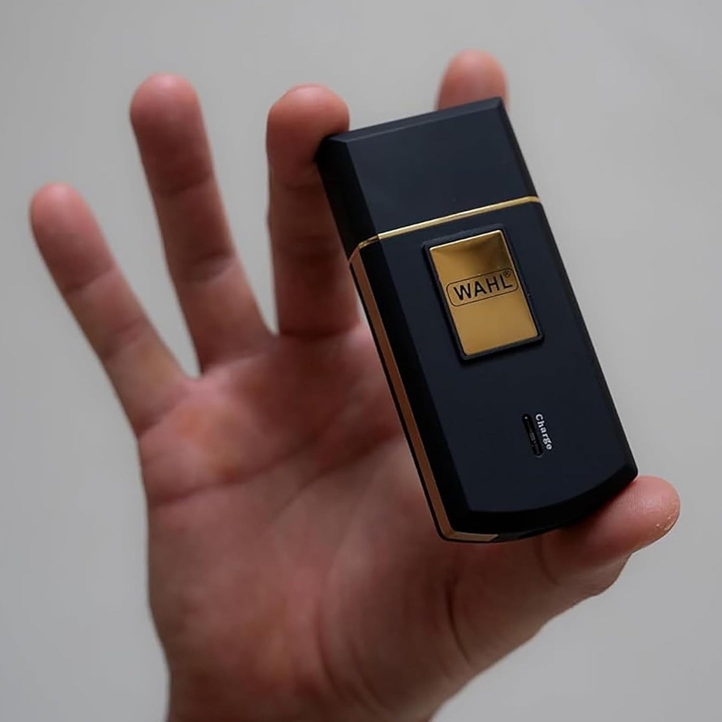 Wahl Travel Shaver Gold Edition Rasoio elettrico cordless e ricaricabile per uom