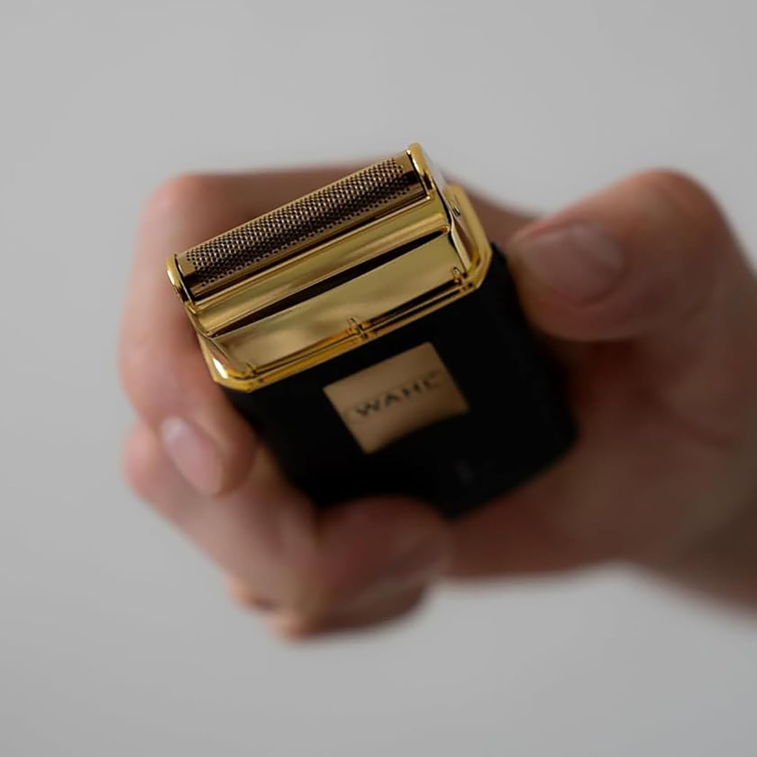 Wahl Travel Shaver Gold Edition Rasoio elettrico cordless e ricaricabile per uom