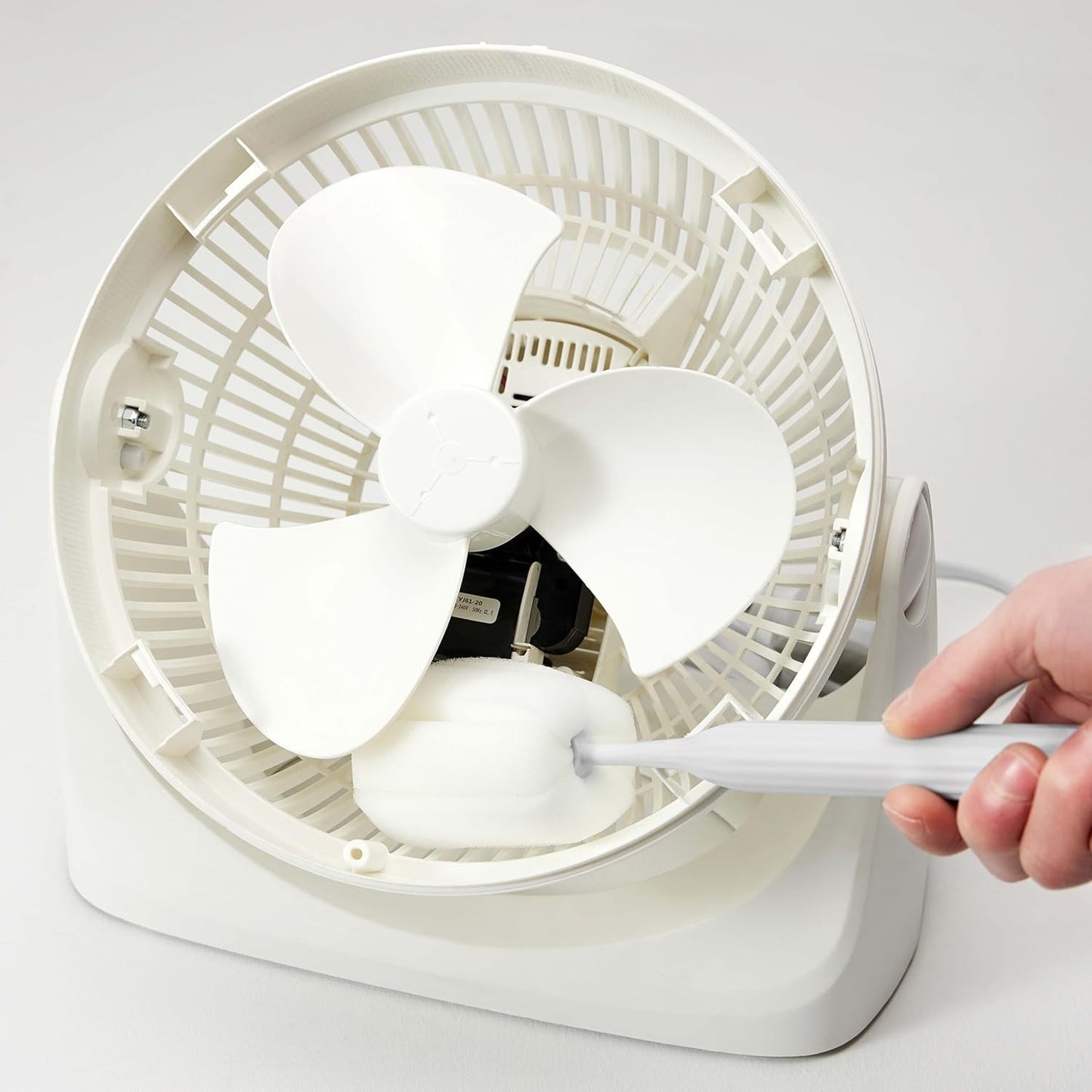 Amazon Basics Ventilatore da tavolo portatile 18 cm silenzioso, inclinabile