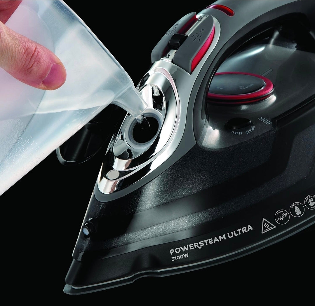 Russell Hobbs Ferro da Stiro a Vapore [3100W, 210 g/min Boost di Vapore Extra, 70 g/min di Vapore] Serbatoio da 350 ml, Ceramica, Autopulizia e Funzione Spray, Anticalcare, Anti-goccia 20630-56