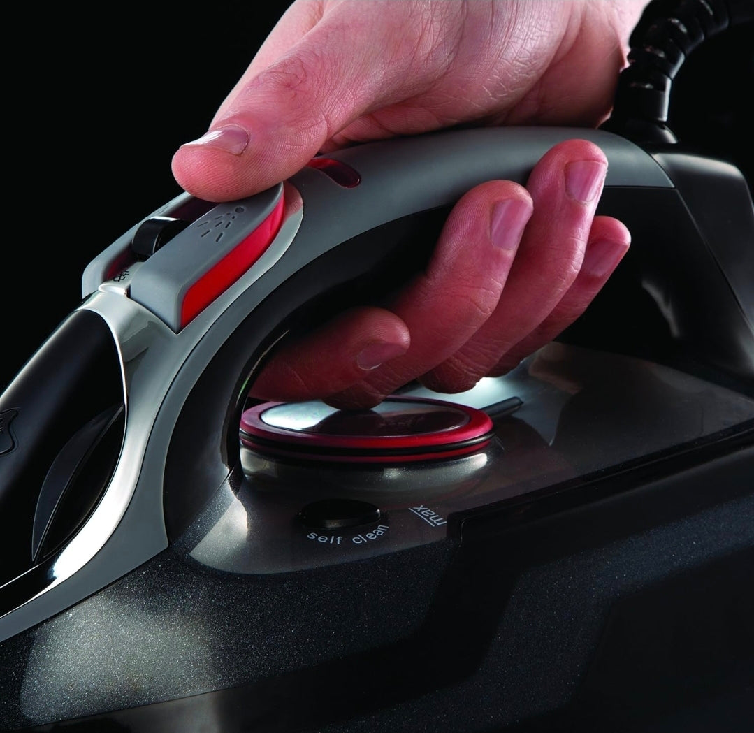 Russell Hobbs Ferro da Stiro a Vapore [3100W, 210 g/min Boost di Vapore Extra, 70 g/min di Vapore] Serbatoio da 350 ml, Ceramica, Autopulizia e Funzione Spray, Anticalcare, Anti-goccia 20630-56